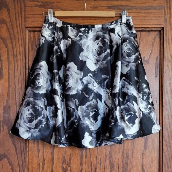 Blondie Nites Dresses & Skirts - Blondie Nites by Stacy Skylar Skirt Womens Size 8 Floral Black ALine Pleated